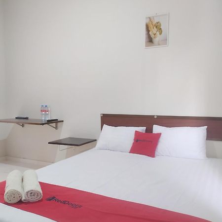 Reddoorz Syariah Near Stasiun Purwokerto Hotel Exterior photo