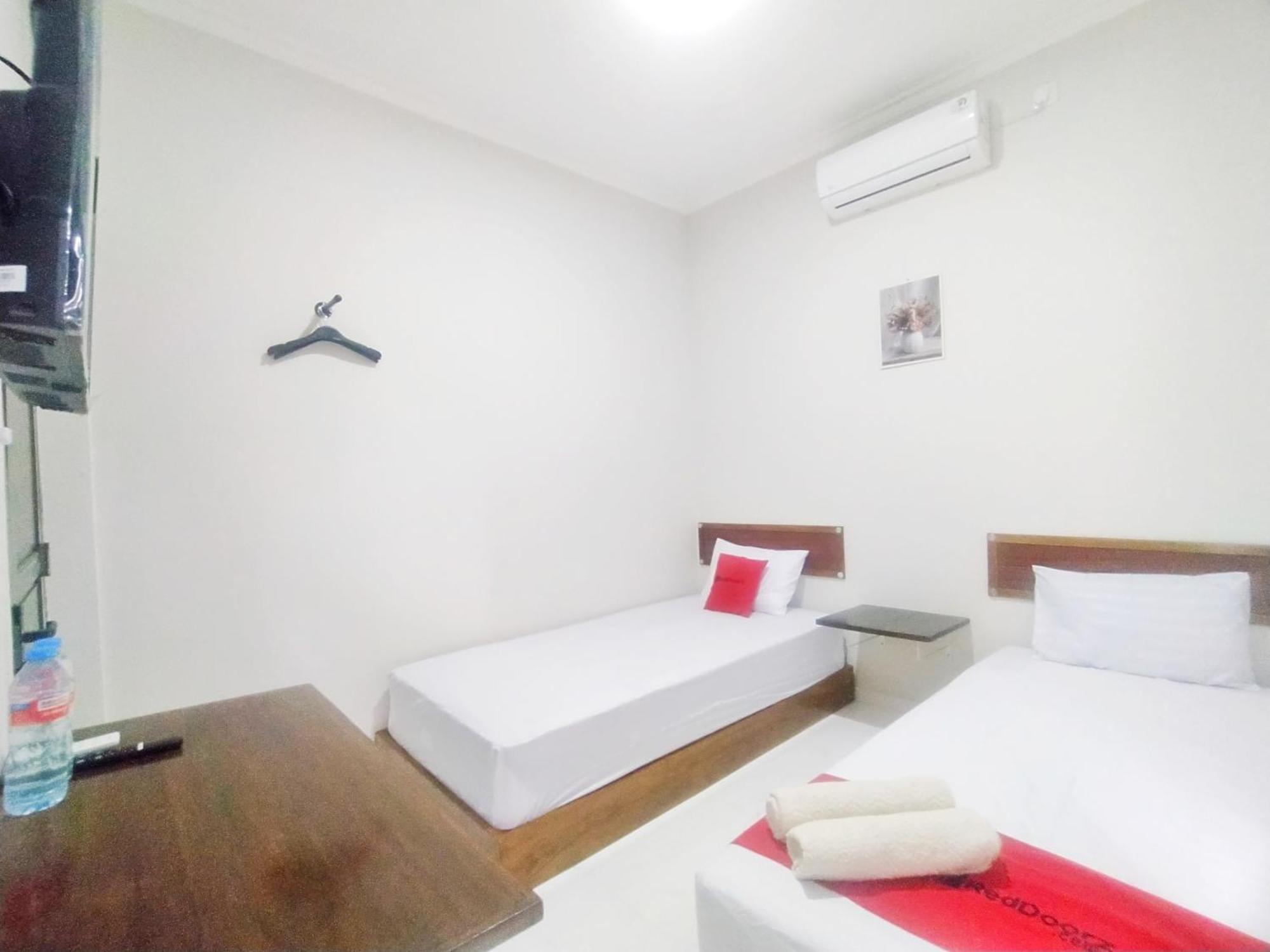 Reddoorz Syariah Near Stasiun Purwokerto Hotel Exterior photo