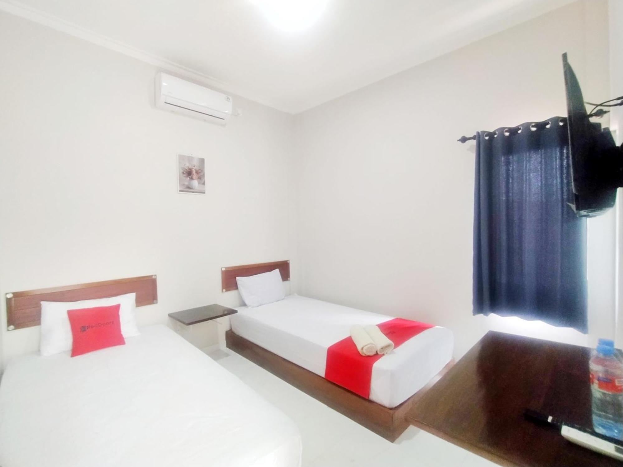 Reddoorz Syariah Near Stasiun Purwokerto Hotel Exterior photo