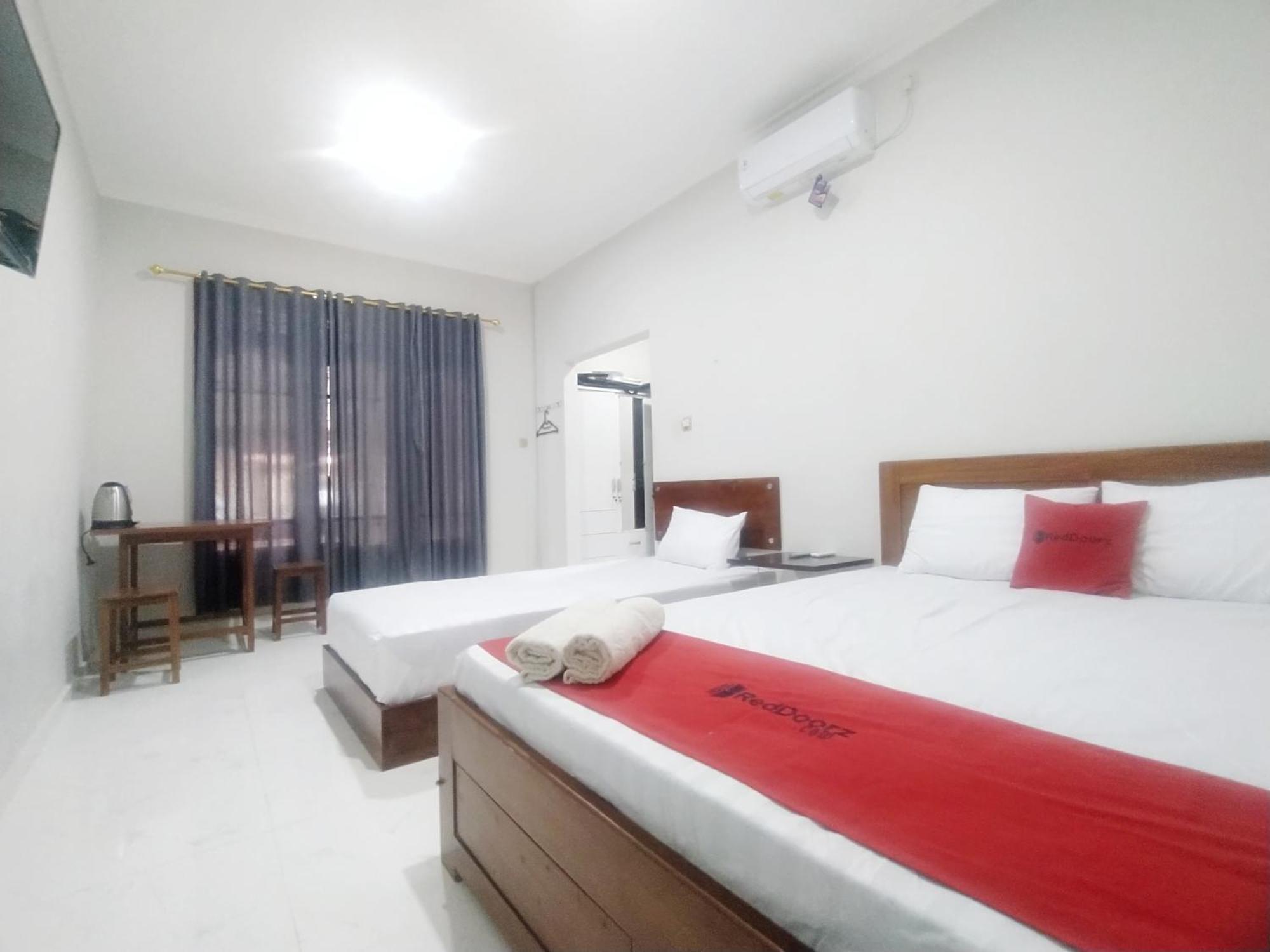 Reddoorz Syariah Near Stasiun Purwokerto Hotel Exterior photo